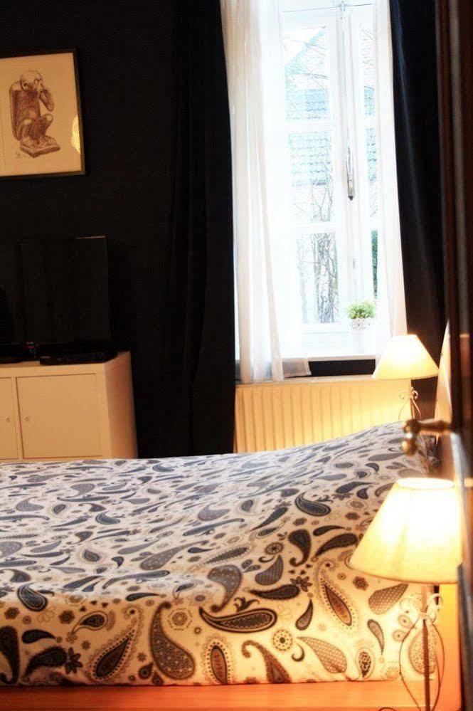 Au Petit Dragon Bed and Breakfast Bergen Buitenkant foto