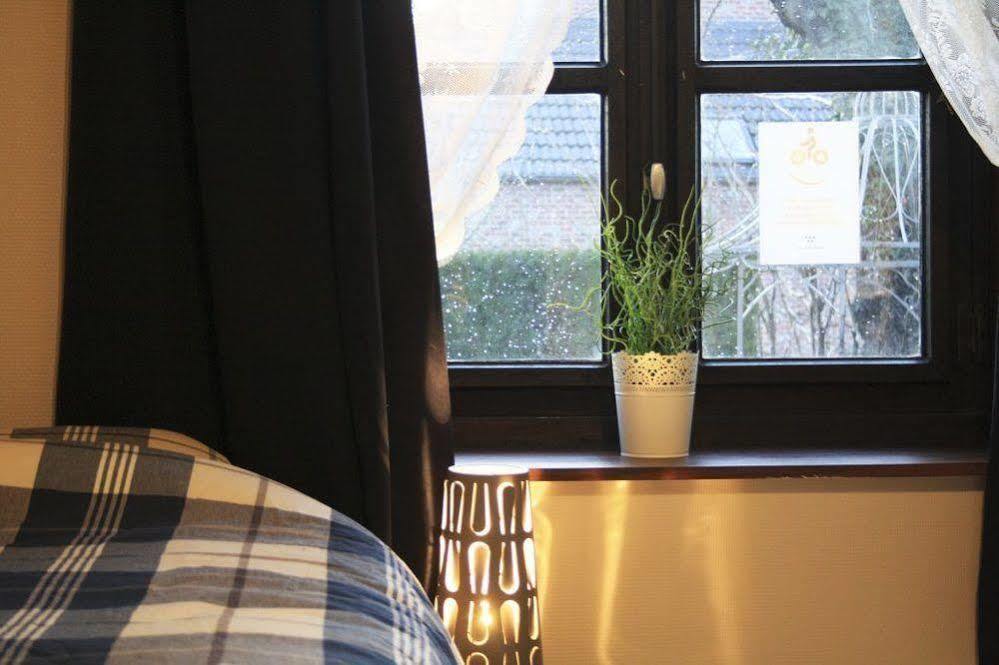 Au Petit Dragon Bed and Breakfast Bergen Buitenkant foto